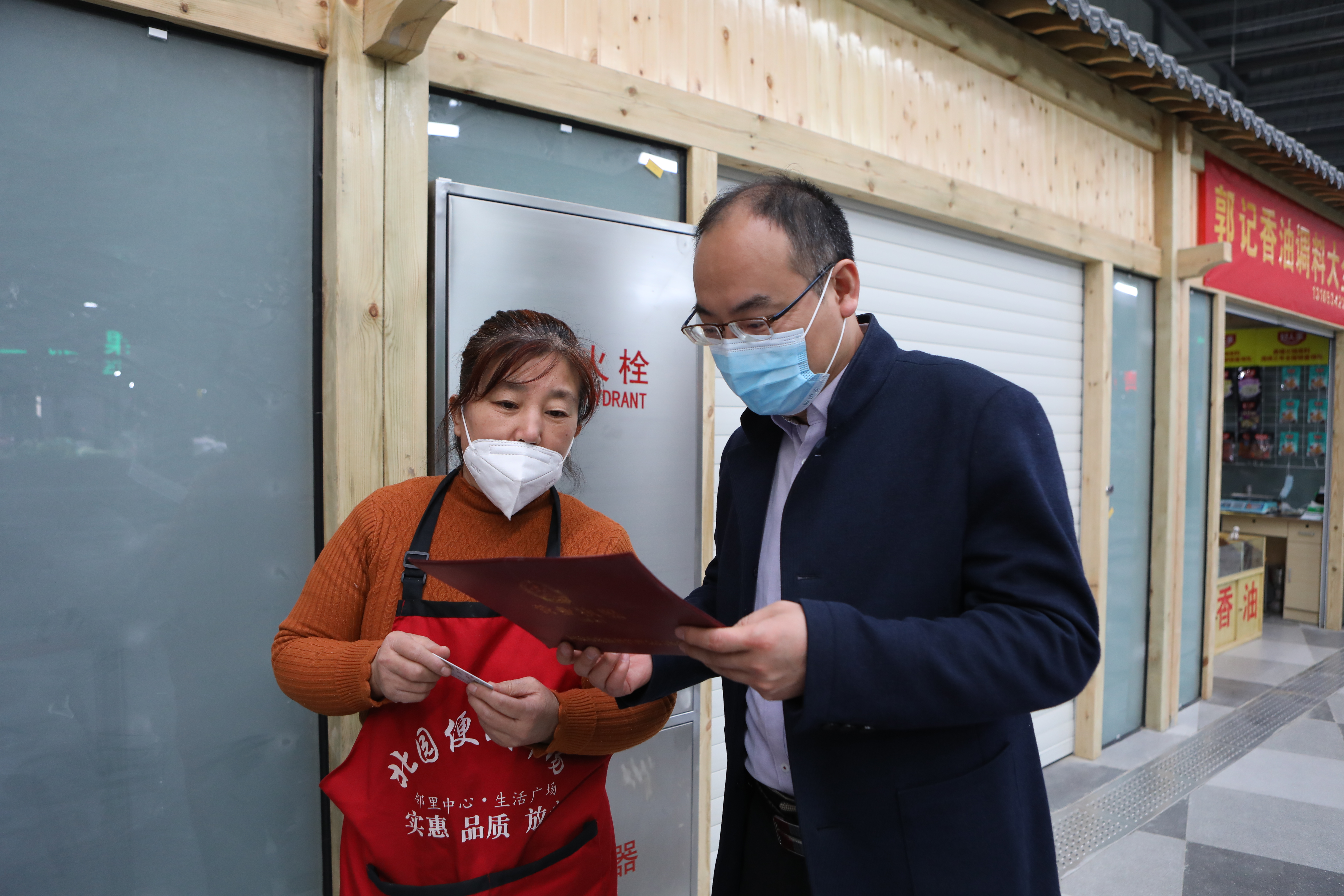 我為群眾辦實事|為民服務零距離  上門辦證解民憂